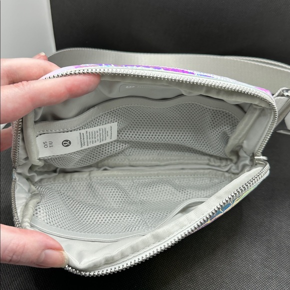 Like New! Lululemon Iridescent 1L Everywhere Belt Bag - Picture 6 of 7
